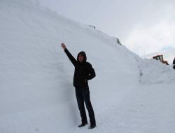 Kar adam boyunu aştı 